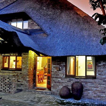 Legend Safaris 257A - In Kruger Park Lodge Hazyview Exteriör bild